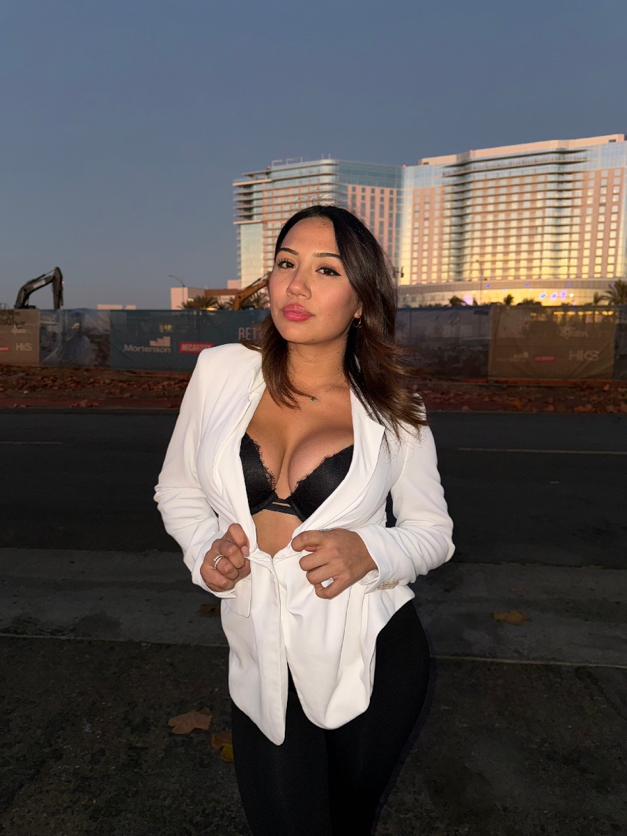 Take a pause and enjoy Ali Cruz — streaming from Washington