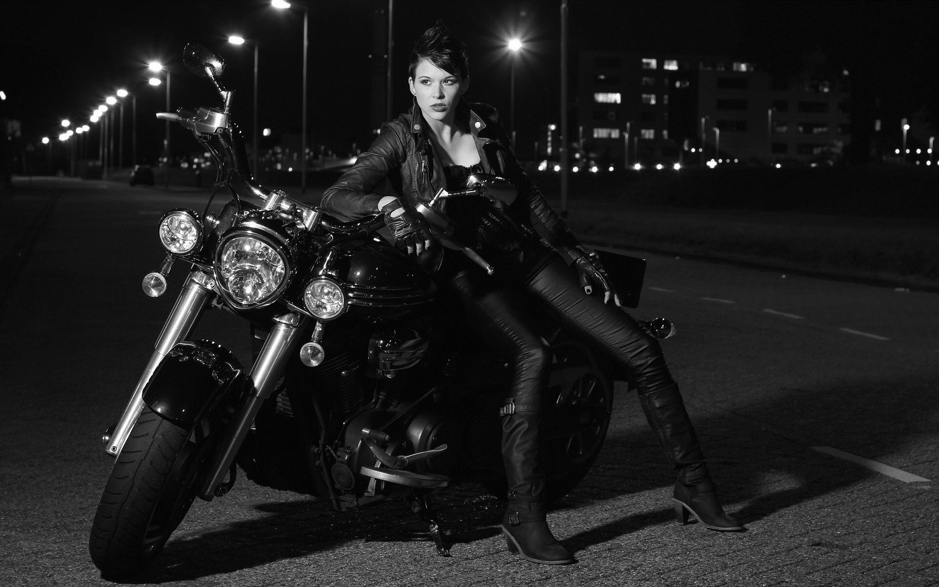 Photo Beautiful girls and motorcycles in Washington