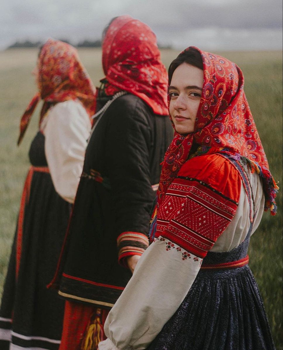 Women in Slavic costumes’s look of the day — catch her live in Washington