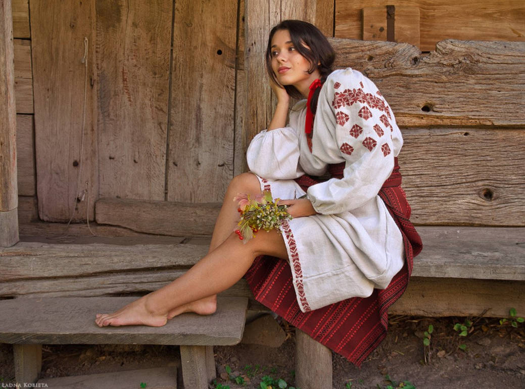Fresh photos, fresh mood — Women in Slavic costumes online in Washington