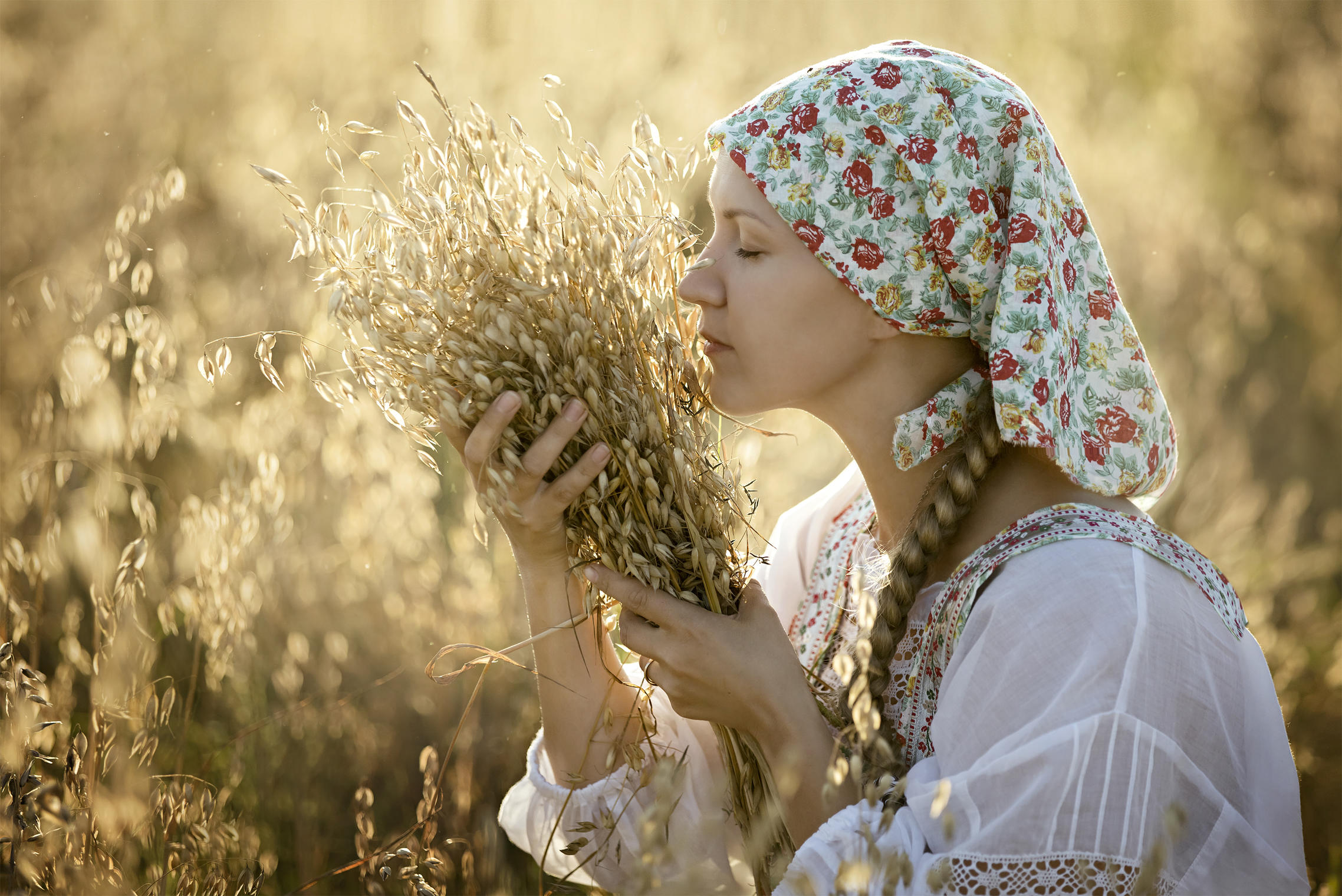 Photo Women in Slavic costumes in Washington