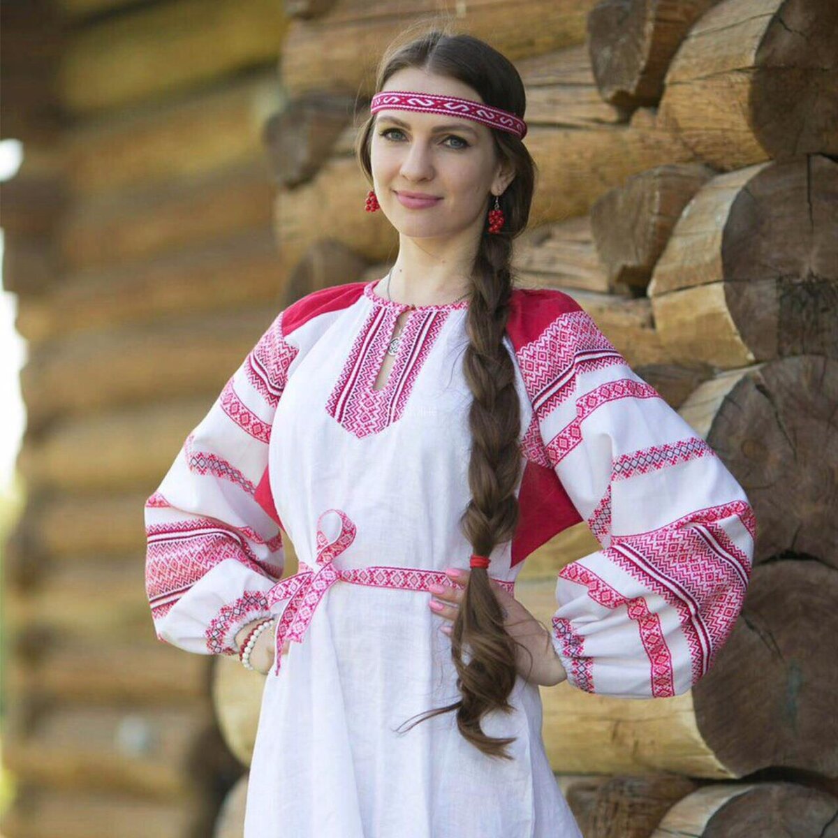 Girls in Slavic costumes brings the glow — live moments in Washington