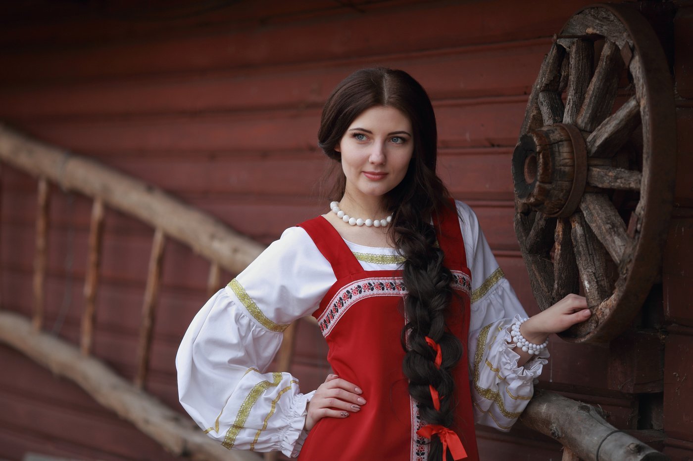 Girls in Slavic costumes’s look of the day — catch her live in Washington
